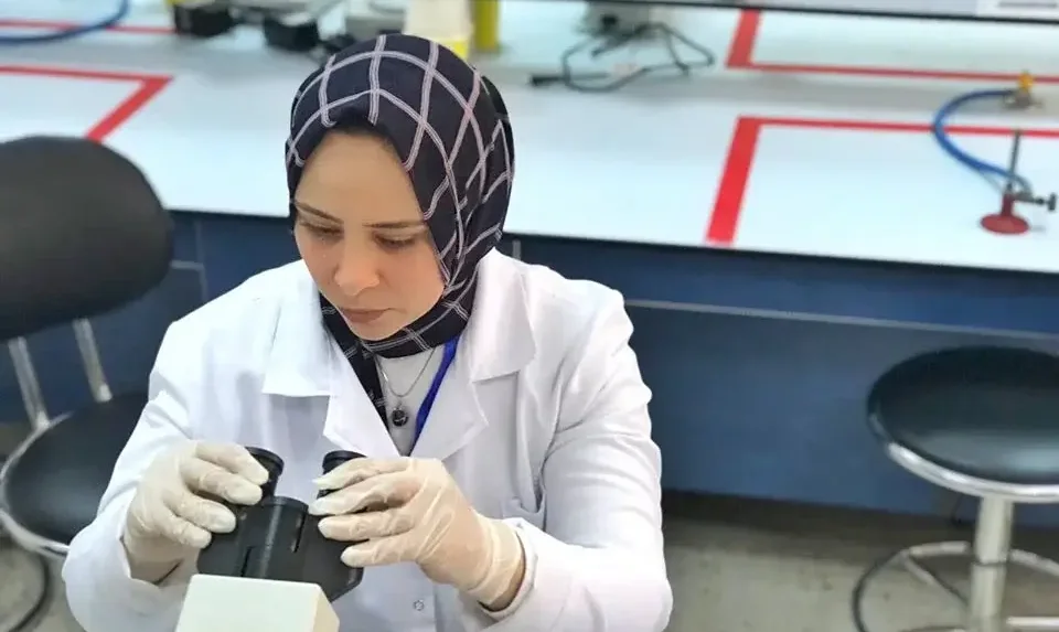 Faculty-of-Pharmacy-laboratory-Technicians-and-Faculty-Members-Provide-Intensive-Effort-to-Complete-the-Registrations-for-Practical-Lessons-9